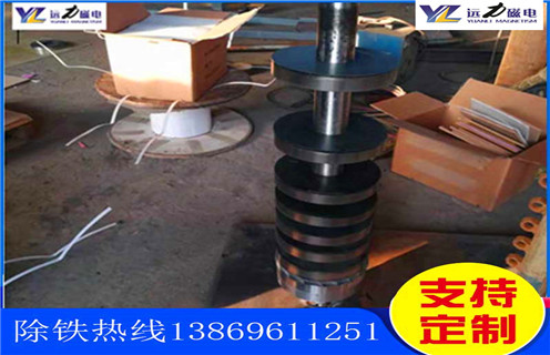 赤鐵礦磁選機(jī)，赤鐵礦磁選機(jī)在磁輥轉(zhuǎn)到前端位置時(shí)注意的問題！_赤鐵礦磁選機(jī)在磁輥轉(zhuǎn)到前端位置時(shí)注意的問題！廠家_除鐵強(qiáng)磁輥
